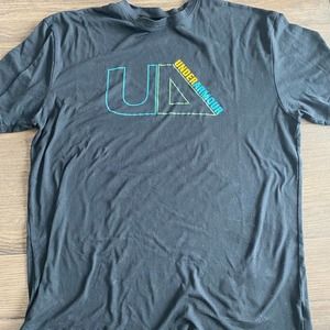 Men’s under armour size M T-shirt